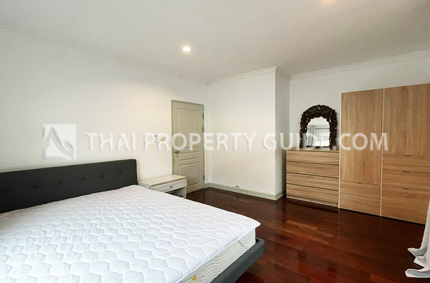 House in Chaengwattana (near Nichada Thani) 